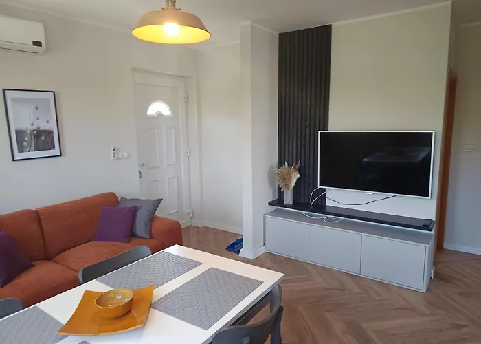 Cecilia Apartments